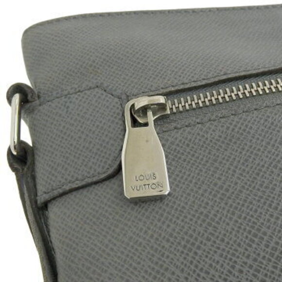 Louis Vuitton Taiga Sasha Shoulder Bag Glacier Leather Crossbody Style - Picture 7 of 10